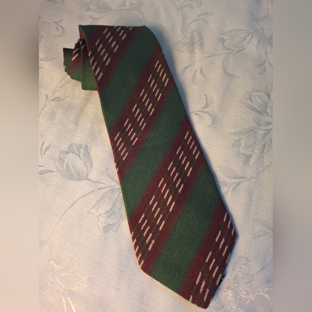 Vintage Emporio Armani Mens 100% Silk Dress Tie Made in Italy 56"  Diag Stripe